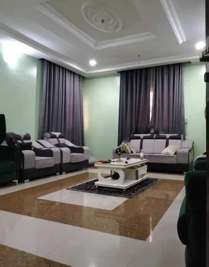 5 BEDROOM  BUNGALOW Sales OFF ORON ROAD  OPPOSITE SHELTER AFRIQUE UYO