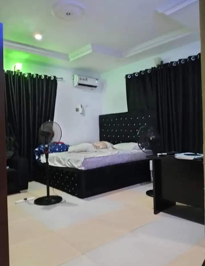 5 BEDROOM  BUNGALOW Sales OFF ORON ROAD  OPPOSITE SHELTER AFRIQUE UYO