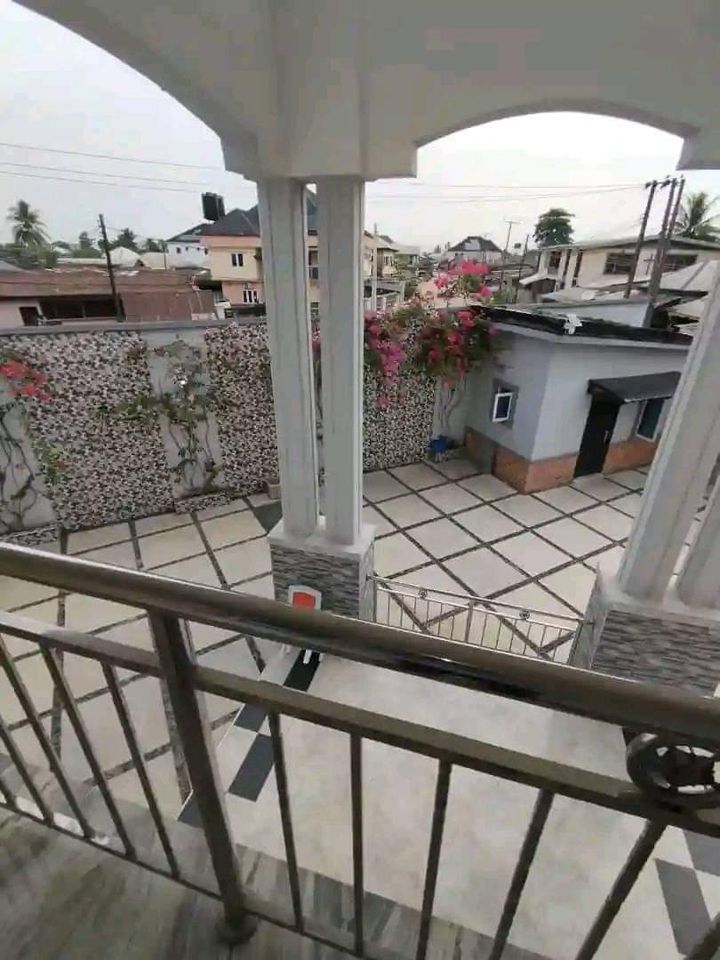 7 bedroom duplex for sale @ Brooks street off Wellington Bassey way, Uyo.