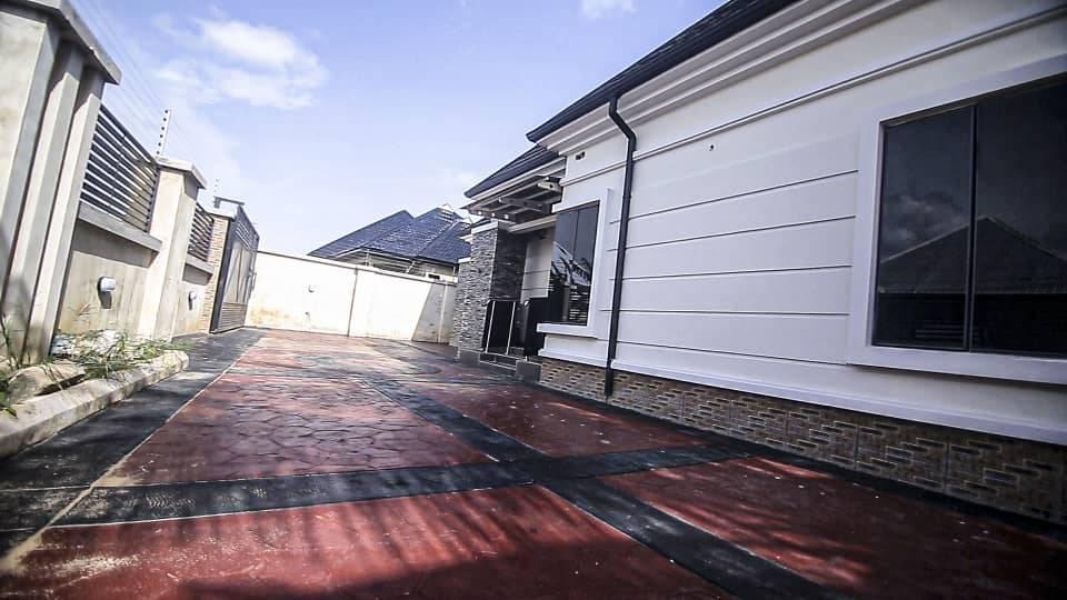 3 Bedroom Bungalow for sale @John Linus Street, Mbierebe Obio, Off Aka Etinan Road, Uyo