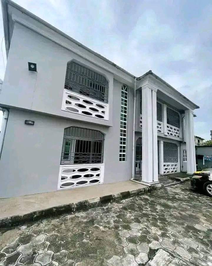 4 bedroom duplex with 3 units of 2 bedroom flats for sale Oron Road,Uyo