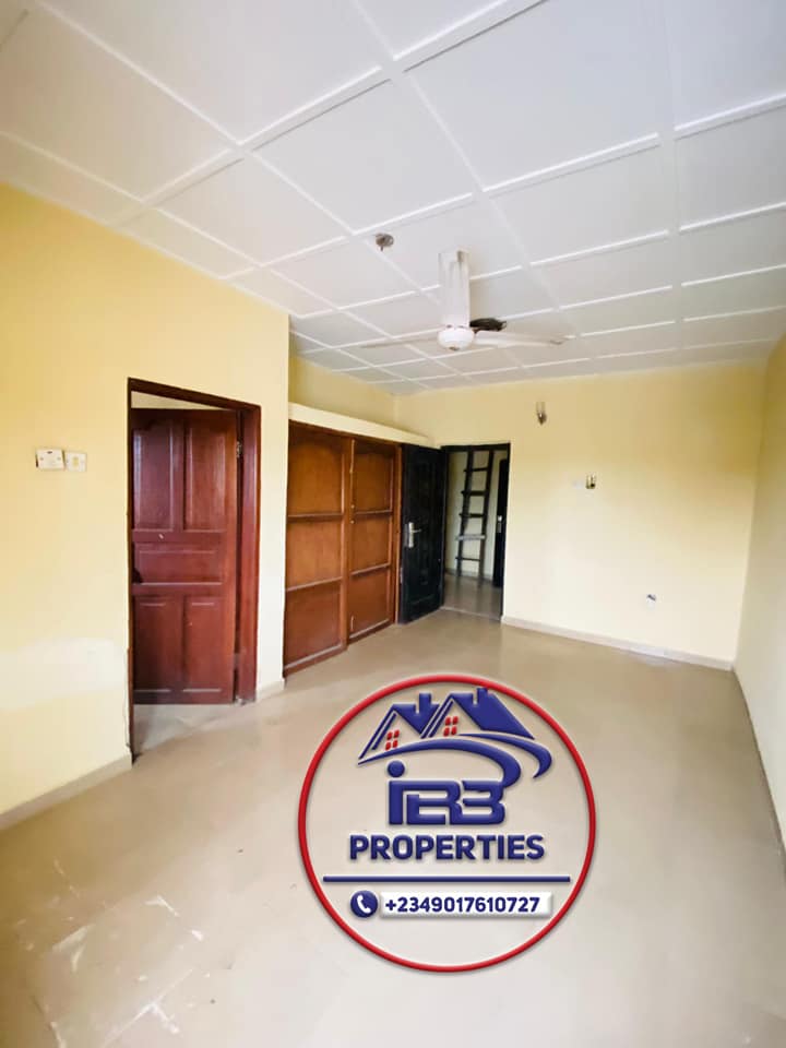 SPACIOUS THREE BEDROOM APARTMENT TO LET OFF ORON ROAD, UYO