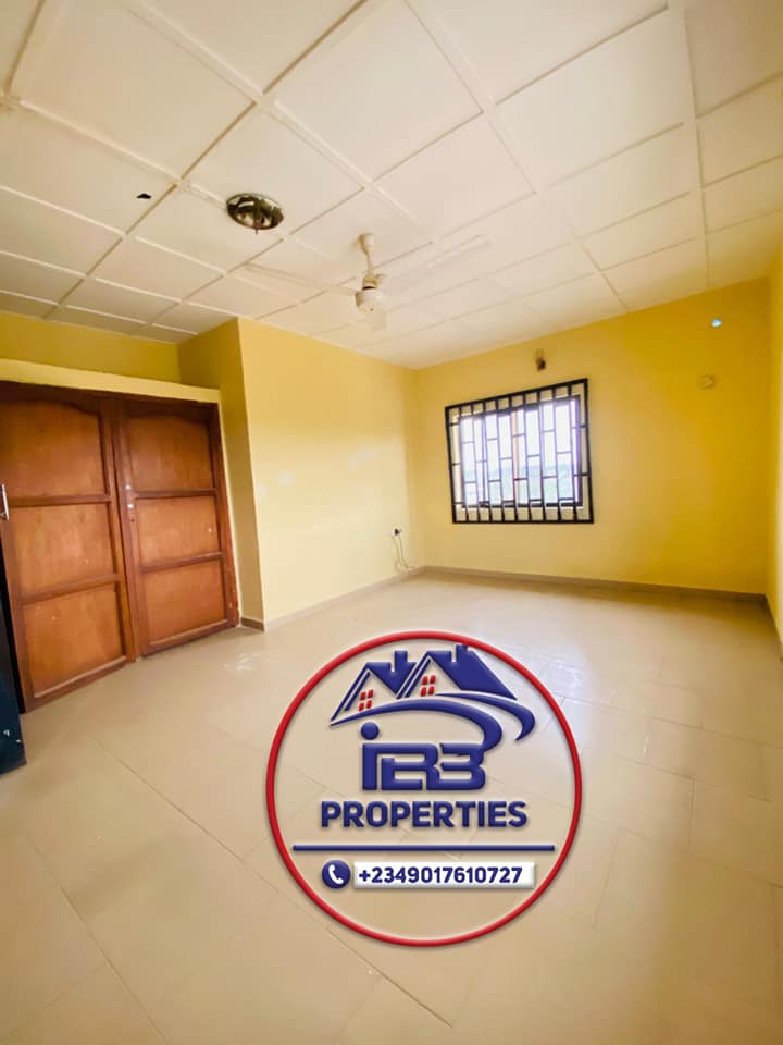 SPACIOUS THREE BEDROOM APARTMENT TO LET OFF ORON ROAD, UYO